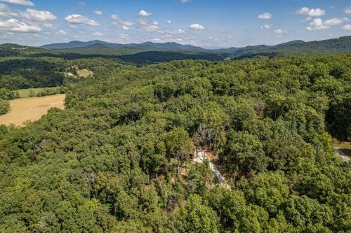 Mountain Hideaway with Hot Tub & Fire Pit, Mineral Bluff (foto 9)