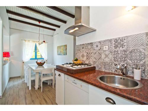 virtuve, Villa Romansa near Split- heated pool peace, bbq in Ercegovci