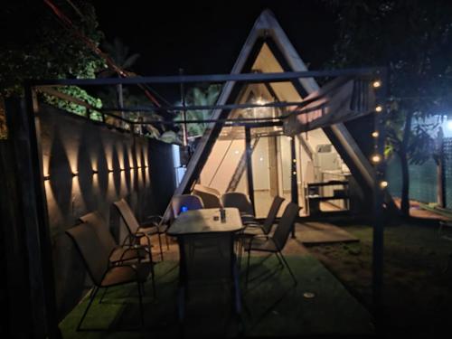 Фасада на хотела, Cozy A-Frame Beach Cabin Sihu-A Casa in Acachapa