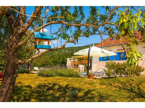 Spēļu laukums, Villa Romansa near Split- heated pool peace, bbq in Ercegovci