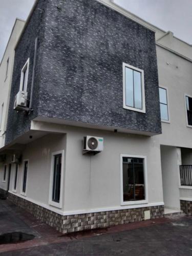 Evarest Metrostay Global