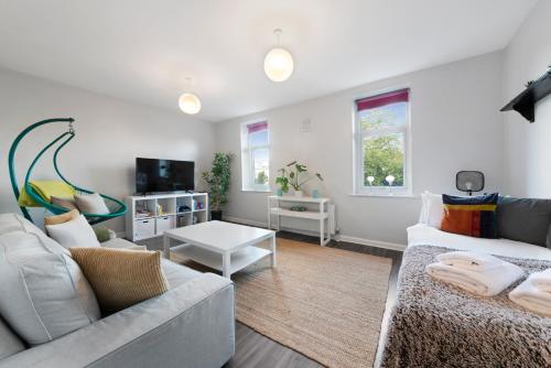 Two Bedroom Duplex in Angel HIgh Street