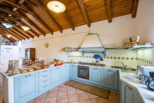 Kitchen, B&B Beata Solitudo in Agerola