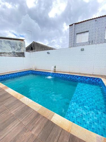 Casa com piscina em Mongaguá - 400m da praia II