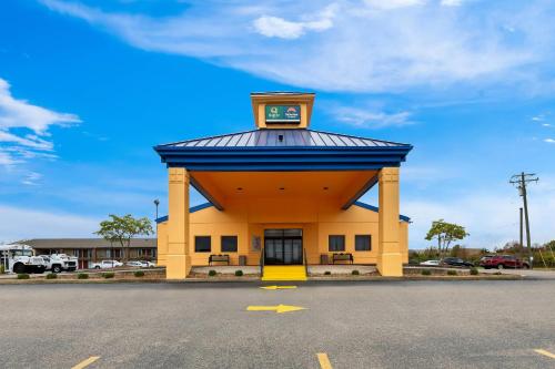 Super 8 by Wyndham Mason - main image