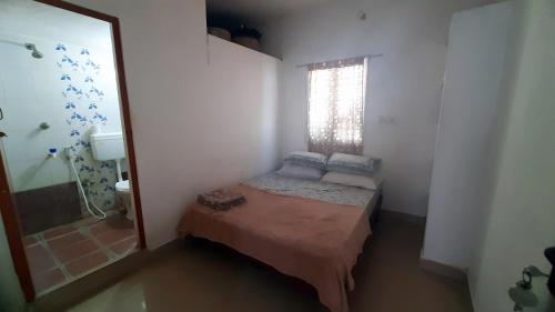 Elis Homestay AC room with Breakfast - Perumaleri
