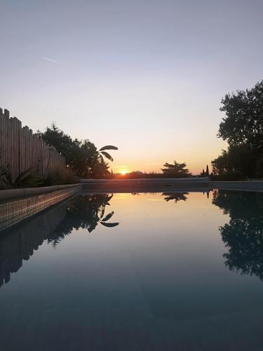 Peldbaseins, Domaine de l'Arbre Doré (Domaine de l'Arbre Dore) in Lezan