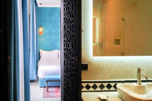 room detail thumbnail 2