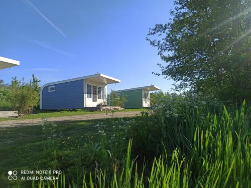 Kampeerhuisje met hottub in Burdaard