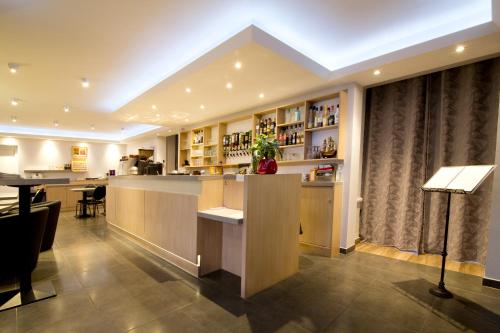 Logis hotel Aux Berges de l'Aveyron - 편의 시설/서비스