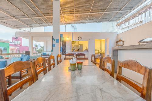 Restoran, Itsy Hotels Red Lotus Heritage, Promenade Beach in Pondicherry