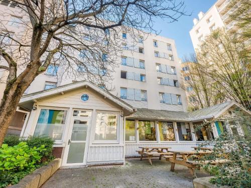 Ibis Styles Lyon Croix Rousse - image 2