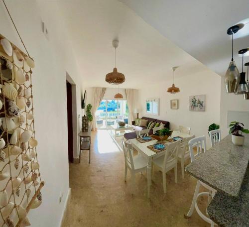 Restaurant, Residencial la ensenada, on Playa Nueva Romana in La Caña