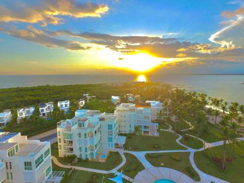 Exterior view, Residencial la ensenada, on Playa Nueva Romana in La Caña