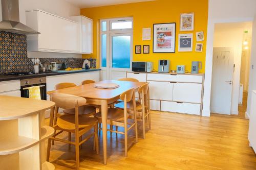 The Quiet City Escape 2 bedroom, 1 Bathroom, Londýn