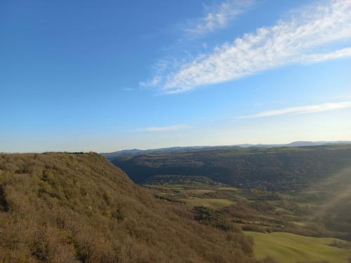 Grande maison rustique sur les contreforts du Larzac gîte à louer Saint-Beaulize