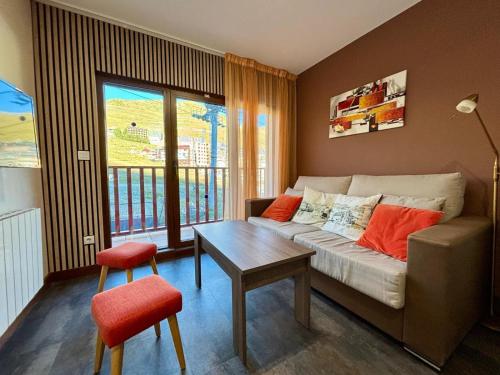 Deluxe One-Bedroom Apartment