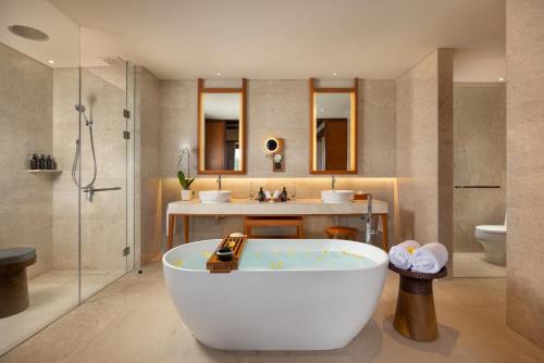 room detail thumbnail 2