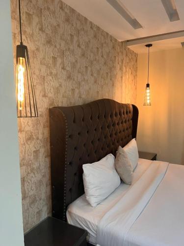 Two Bedroom Apartment in Gold Crest Mall - DHA Lahore - image 11