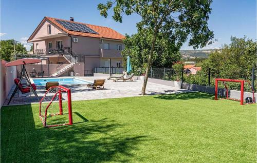 Amazing Apartment In Zmijavci