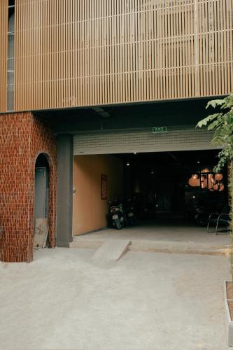 Exterior view, Love In The Atlantis Hotel in Cau Giay