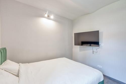 Stylish Escape with 50TV - Free Parking & Sauna, Riga (foto 4)