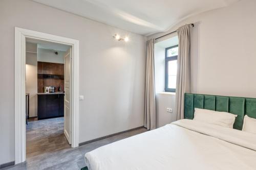 Stylish Escape with 50TV - Free Parking & Sauna, Riga (foto 6)