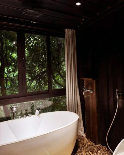 Hot tub, YesHue Eco in Bach Ma National Park