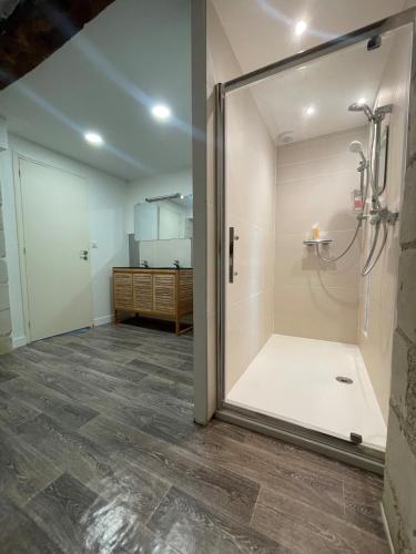 Fürdőszoba, Maison familiale in Saint-Georges-sur-Loire