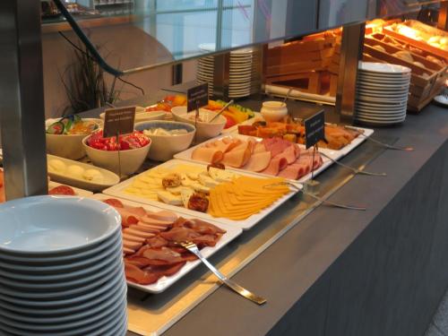 อาหารและเครื่องดื่ม, DLRG Tagungszentrum Hotel Delphin in บาด นีนดอร์ฟ