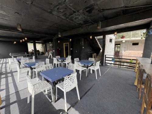 Exterior view, Hotel Moon Blaze " Near Mall Road " Bonfire ! Open Terrace ! Personal Parking in Manali