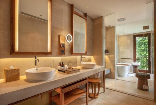 room detail thumbnail 2