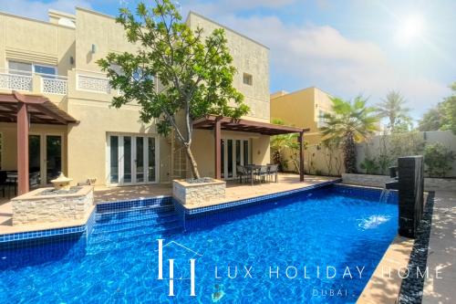 LUX The Meadows 5 Bed Villa