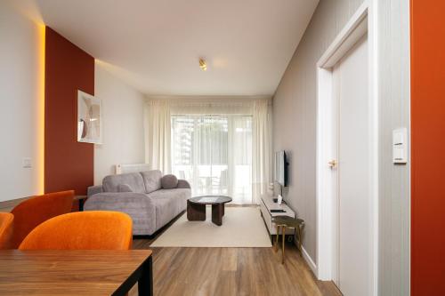Amber & Wood 5 min to Old Town Parking River View & Balcony by UniqueRent, Breslau (Foto 6)