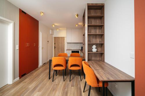 Amber & Wood 5 min to Old Town Parking River View & Balcony by UniqueRent, Breslau (Foto 2)