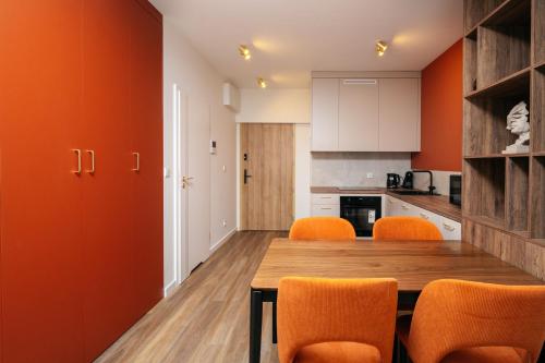 Amber & Wood 5 min to Old Town Parking River View & Balcony by UniqueRent, Breslau (Foto 3)