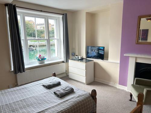 Sailors Return Weymouth in Weymouth