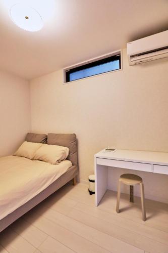 Near Umeda , New 3-Story House , Family Friendly , Up to 6 Guests