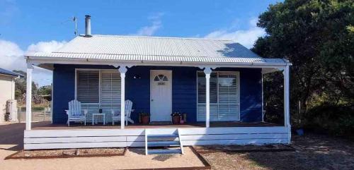 Pet friendly beach cottage in Victoria in Golden Beach