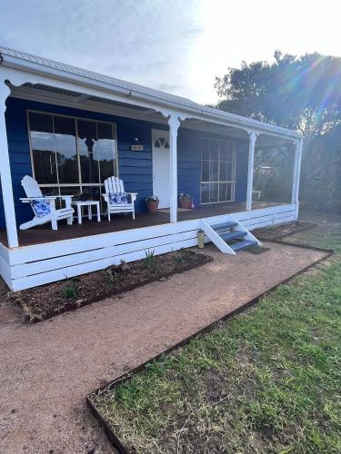 Pet friendly beach cottage in Victoria in Golden Beach