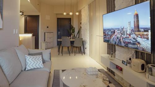Luxury 2BR in Uptown Parksuites BGC Balcony & Prime location, Manille