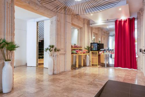 Exterior view, Hotel Astoria - Astotel in 8th - Champs Elysees