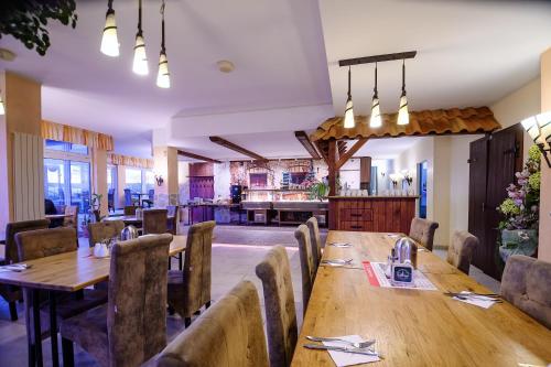 Restaurant, REGIOHOTEL Halle Leipzig Airport - #SchkeuditzerKreuz #Bar #Fruhstucksbuffet #FreeParking near Flughafen Leipzig/Halle