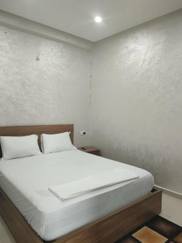 2 bedrooms, 5 beds