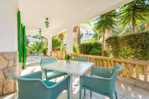 Hotel Martorell by MHR - 정원