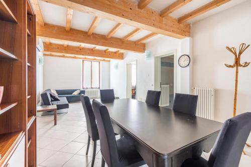 Large apartment with 2 bedrooms in the historic center in เรจจิโอ เอมิเลีย