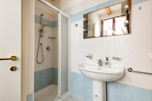 Large apartment with 2 bedrooms in the historic center in เรจจิโอ เอมิเลีย