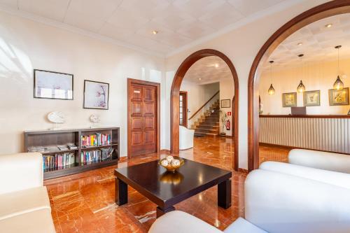 Hotel Martorell by MHR - 로비