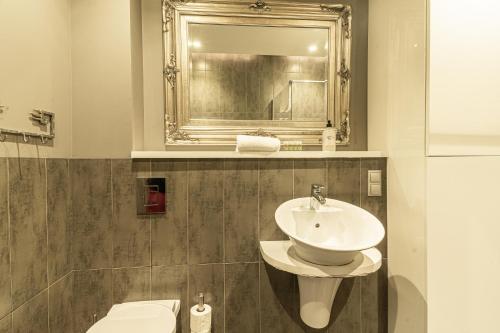 Africana Apartment by Grand Apartments - image 2