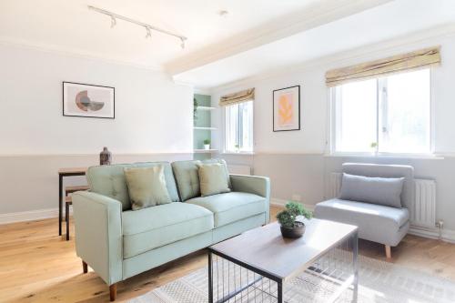Comfortable 2 Bed Apartment by Tower Bridge, Londyn